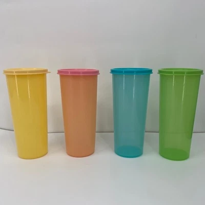 Juego de 4 vasos y tapas coloridos Tupperware retro Foto 1 de 4