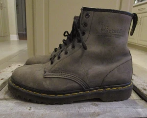 Botas Dr. Martens Doc England MIE Vintage Gris Nubuck 1460 Reino Unido 8 EE. UU. M9 W 10 - Imagen 1 de 15
