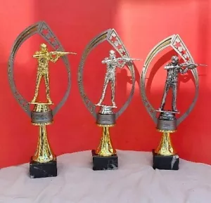 Pokal 3er Serie Schützen Pokale Gewehr oder Pistole im Bogen NEU - Bild 1 von 10