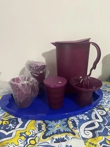 Tupperware Set Brocca+vassoio+4 Bicchieri Con Coperchio + Spremi Agrumi In Omagg - Imagen 1 de 1