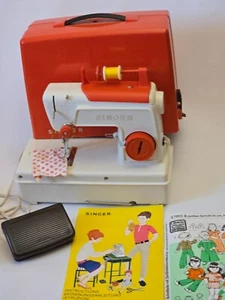 Singer Kindernähmaschine 67B , mit Fußpedal, Koffer, Anleitung - Bild 1 von 14