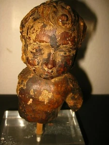 ANTICO FRAMMENTO LEGNO INTAGLIATO LEGNO DI GESÙ BAMBINO XVII - Foto 1 di 4