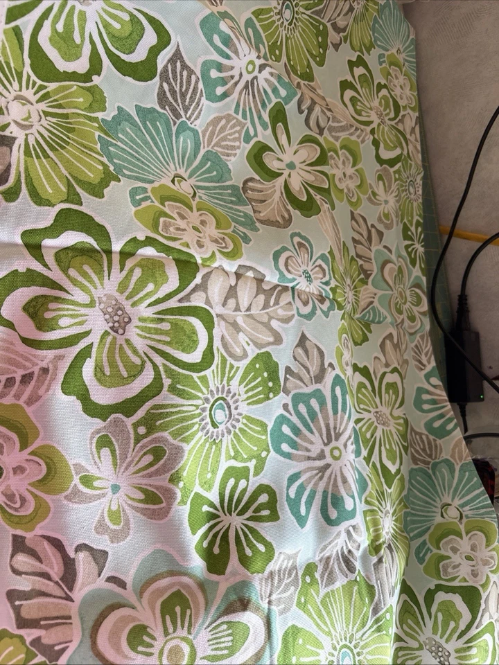 Tela Waverly Pop, 2 yardas, verde floral Foto 1 de 1