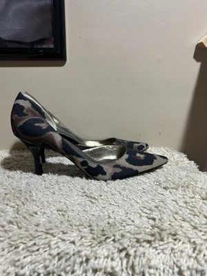  Размер 8 M Ann Klein Y2K сексуальный классический черный и желтовато-коричневый камуфляж животных печати котенок каблуки - Изображение 1 из 4