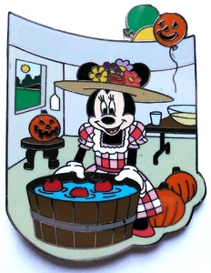 DISNEY PIN / 1890'S MINNIE BOBBING FOR APPLES LE 250 - 2006 - Bild 1 von 4