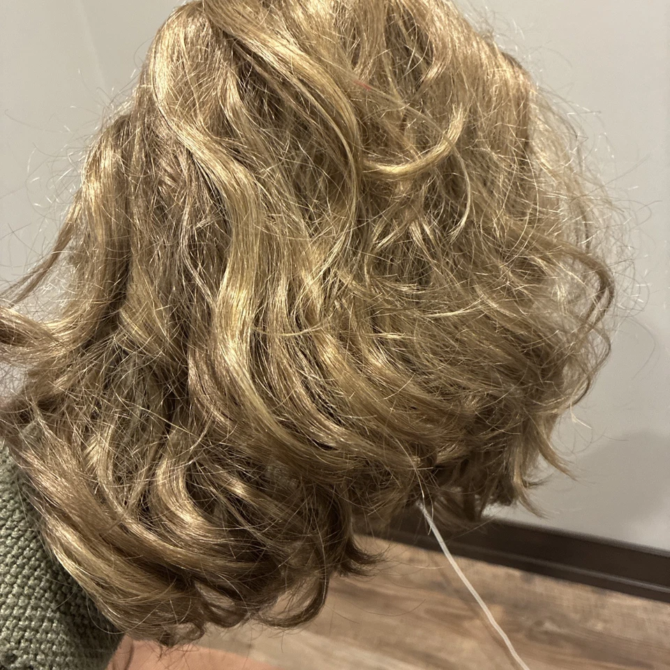 PELUCA ENVIDIA RUBIA ENCAJE ONDAS GLAMUROSAS Foto 1 de 3