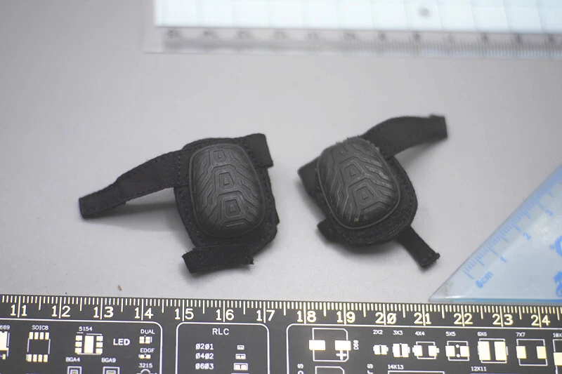 EASY&SIMPLE ES 27003 1/6 Scale Rogue Survivor Anna Kneepads Model - Image 1 of 1