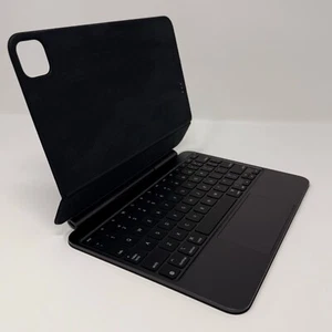 Apple Magic Keyboard - iPad Pro 11" (M4, 2024) - Black/US English/Near Mint - Bild 1 von 11