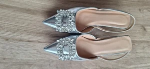 Loafer mit Absatz/ in Metall / Riemen/ Schnalle - Bild 1 von 3