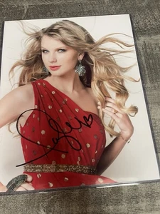 Taylor Swift Signed 8x10 inch  Autograph dual COAs Beautiful  💯 Guaranteed - Picture 1 of 5
