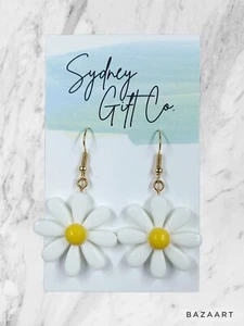White Daisy Flower Resin Dangle Drop Gold Hook Statement Teacher Earrings Gift - Picture 1 of 1