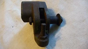 1 JOHN DEERE No. 5 MOWER SICKLE FOOT LEVER BRACKET Z978 H - Picture 1 of 4