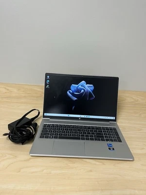 HP ProBook 450 G9 Core i5 1235U 2,50 GHz 16 GB DDR4 256 GB SSD Iris SIN SISTEMA OPERATIVO Foto 1 de 4