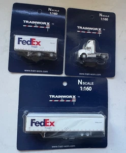 3-teiliges Set TRAINWORX N 1:160 Fed Ex Freight T800 LKW Zugmaschine Anhänger Welpe Tandem - Bild 1 von 4