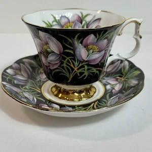 SET TAZZA E PIATTINO ROYAL ALBERT FIORI PROVINCIALI PRATERIA CROCUS OSSO CINA  - Foto 1 di 11