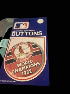 1982 St Louis Cardinal Unopened souvenirs Pin - Picture 1 of 3