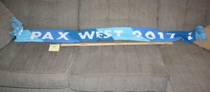 PAX West 2017 exklusiver Penny Arcade Expo Schal - Welcome Home blau & weiß 72 Zoll - Bild 1 von 5