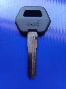Classic Car key To Fit Saab 95 - 96 - 900 Blank Door Ignition Boot Key 1974-77 - Picture 1 of 1