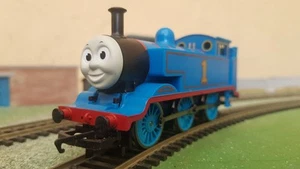 Hornby R351 Thomas & Friends 0-6-0T loco No 1 Thomas the Tank Engine, DCC Fitted - Picture 1 of 9