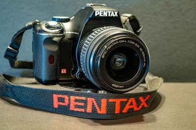 Pentax K-x – Digitale Spiegelreflexkamera – nur 4 396 Auslösungen! - Bild 1 von 4