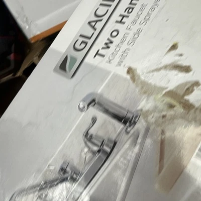 Grifo de cocina Glacier Bay Constructor con rociador lateral cromado HD670099-1B01 Foto 1 de 4