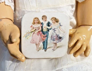 ALTE MINIATURDOSE mit TAUFDRACHEN für PUPPE um 1900 - Bild 1 von 15