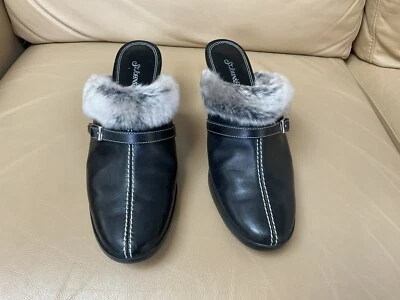 "Mula/Zuecos sin cordones de cuero negro St. Johns Bay ~ Borde de piel sintética ~ 7,5 M ~ Tacón de 3""" Foto 1 de 4