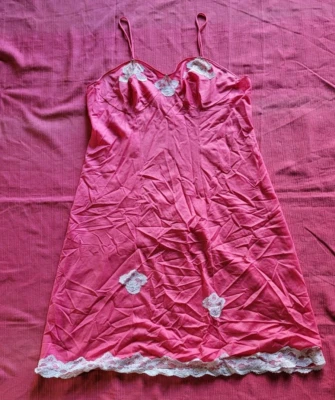 LINGE ANCIEN NUISETTE ROSE NYLON LONGUEUR 79 CM - Photo 1/2