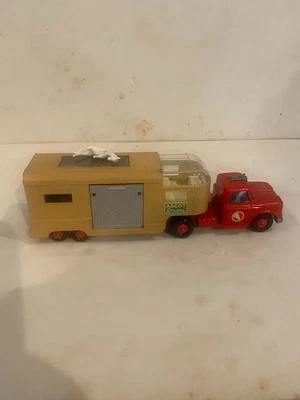 Furgoneta articulada Matchbox King Size K18 para caballos Foto 1 de 4