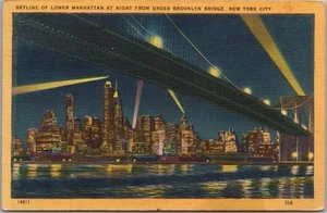 1952 NYC Linen Postcard "SKYLINE OF LOWER MANHATTAN AT NIGHT" Brooklyn Bridge - Imagen 1 de 2