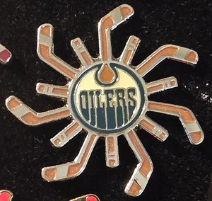 EDMONTON OILERS HOCKEY STICKS Lapel Pin - Picture 1 of 1