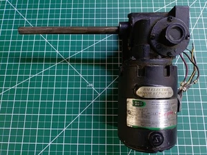 OxyDry Right-angle Electric Gearmotor 115VDC 3 RPM 1/2" Shaft - Picture 1 of 4