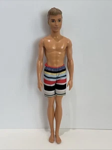 Pantalones cortos a rayas para muñeca Ken Beach 12" Barbie Mattel 2017 - Imagen 1 de 10