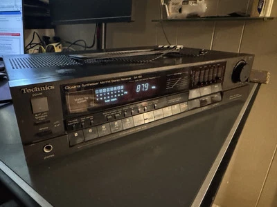 TECHNICS MODEL SA-160 QUARTZ SYNTHESIZER AM/FM RECEIVER - Image 1 of 4