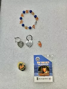 NY METS lot .. Earrings , Pin , Bracelet & Carlos Beltran 2005 Pin - Picture 1 of 8