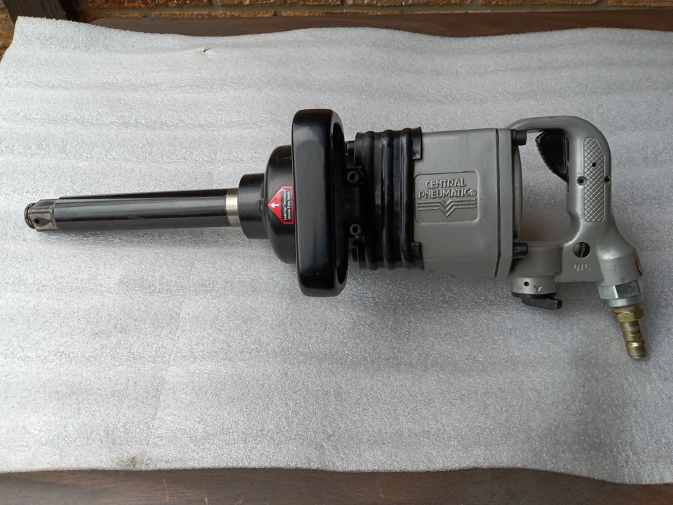 CENTRAL PNEUMATIC 1 英寸驱动双锤空气冲击扭矩 — 第 1/4 张图片
