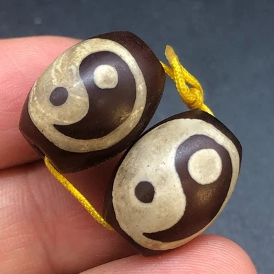 一对藏传佛教老玛瑙 DZi *八张图*头 N36 — 第 1/4 张图片