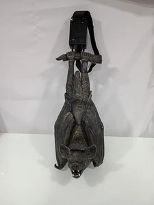 Bewegungsaktivierte SCHWINGENDE SCHAUKELFLEDERMAUS Halloween ROTE AUGEN LEUCHTEN 2’L funktionstüchtig - Bild 1 von 6