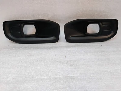 Bisel de luz antiniebla OEM para Ram 2500-5500 2019-2026 68449341AA Foto 1 de 4