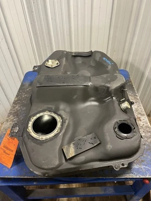 06-08 TANQUE DE COMBUSTIBLE MITSUBISHI ECLIPSE 17,7 GALONES Foto 1 de 4