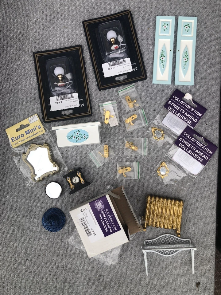 Dollshouse Furniture & Miniatures Mostly for 1/12. - Immagine 1 di 4