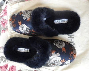 Johnny Was 9 Jaquard mule  Slippers  navy Damask  rose NIP Unworn w/ dust bag - Picture 1 of 7