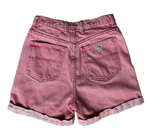 Pantaloncini jeans vintage Guess vita alta rosso denim taglia small? Con orlo con polsini anni 90 - Foto 1 di 9