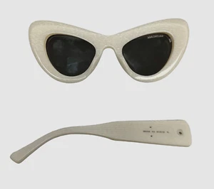 $630 Authentic Balenciaga BB0204S 003 Women's White Cat Eye Sunglasses 49/23/150 - Picture 1 of 3