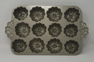 Fall Halloween Nordic Ware Aluminum Non-Stick 12 Pumpkin Patch Bundt Cake Pan - Picture 1 of 6