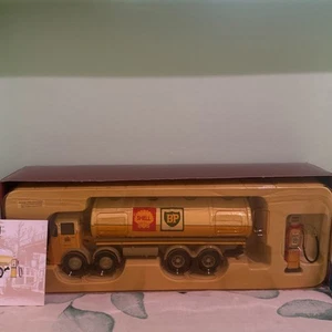 Corgi Classics 11501 Shell/Bp Elliptical Tanker With Petrol Pump - Picture 1 of 10