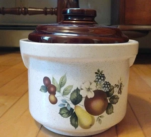 VINTAGE MCCOY 2.5 QT OVENPROOF FRUIT DESIGN CROCK POT COOKIE JAR CASSEROLE DISH - Picture 1 of 5