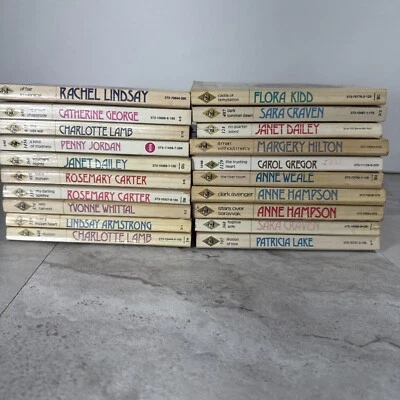 Lot of 20 Harlequin Presents Romance Paperback Books Vintage   1497 Foto 1 de 4