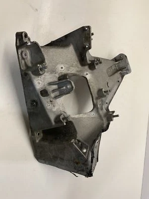 Clip Assembly w/ 88 mm Stud, Left - 2016 Polaris 800 Switchback Aassualt Foto 1 de 4