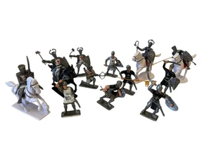 Sunjade Industrial CRUSADERS TEUTONIC KNIGHTS 1:32 Soldiers CAVALRY Set of 16 - Picture 1 of 11